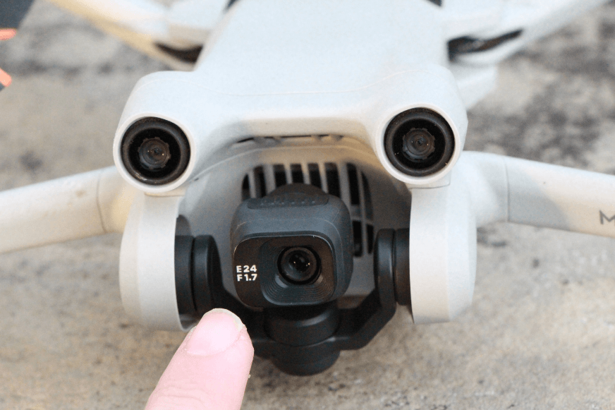 Der 1/1,3″ CMOS Bildsensor mit einer f 1.7 Blende der DJI Mini 3 Pro